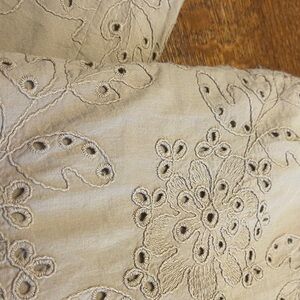 Embroidered beige Eyelet slacks - J Jill